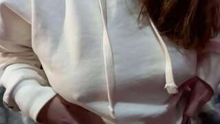 Polusestra dobija orgazme dok je on jebe mene