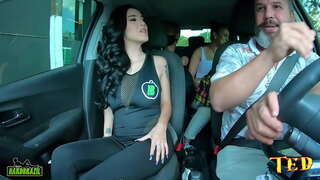 היא סאו פאולו עירום במכונית ורוצה לעשות אותה קודם בפורנו.