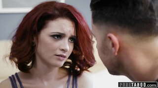 ���સ્કોર્ટ પર ભાર મૂકે છે ડિક સકીંગ જાહેર બાથરૂમમાં