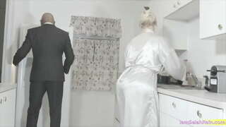 Selah વરસાદ લો આ પ્રોટીન ભરેલા બીબીસી જેવી કંઈ નથી