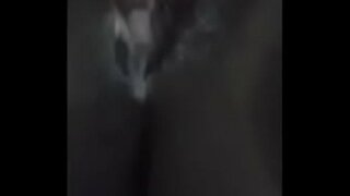 Bbw se joacă cu păsărică