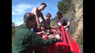 Извращенная қара шлюшка Келли Старр үлкен сиськи наслаждается кезде төрт похотливых жігіт тыкают оған барлық оның чертовы дырки