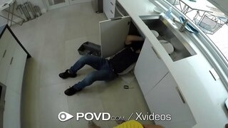 Katta Dik qattiq qoramag&#039;iz mushuk ichiga slaydlar