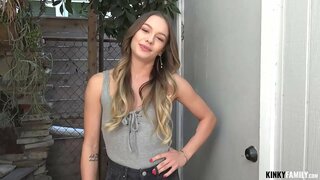 ���ંકી કૌટુંબિક-તેની યુવાન યોનિ